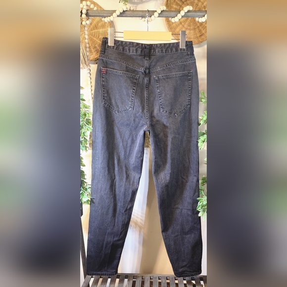 BDG Urban Outfitters - (28) Mom High Rise Jeans - Picture 2 of 9